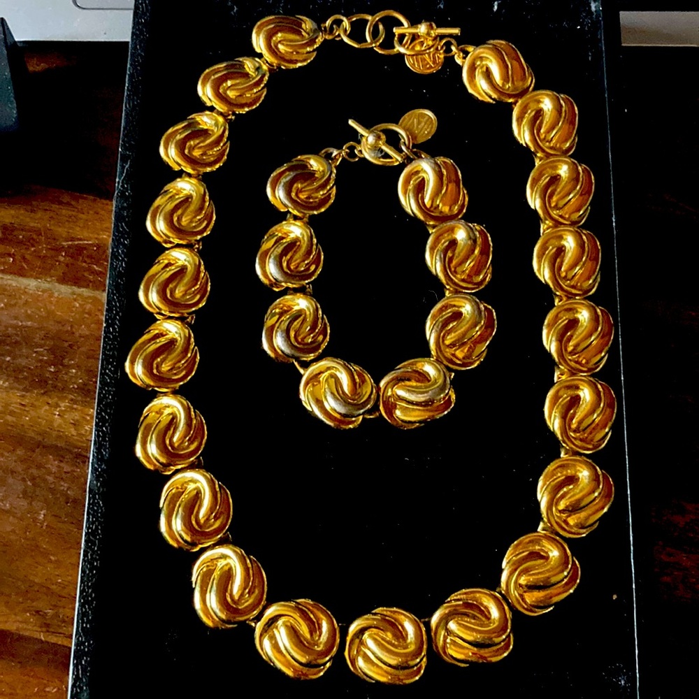 Vintage Anne Klein Design Neaklace and bracelet set